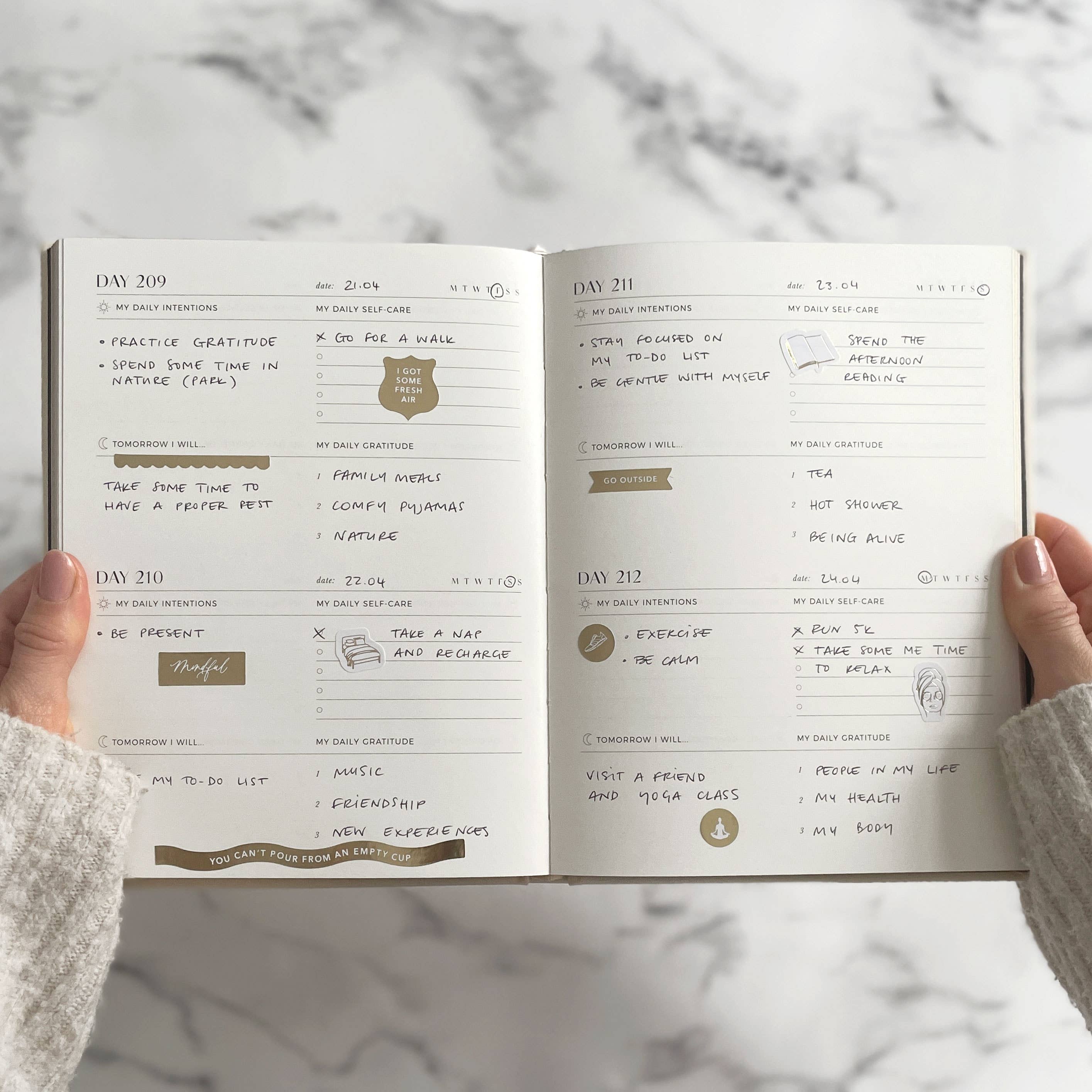 My Daily Self-Care - Gratitude& Reflection journal - Black